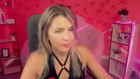 nicolehits online show from July 28, 2026, 7:39 pm