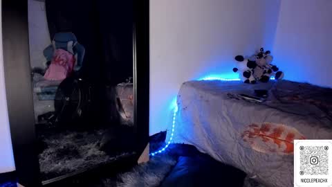 Nicol independent model online show from December 24, 2024, 5:55 pm