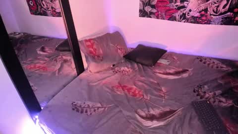 Nicol independent model online show from January 15, 2025, 1:34 am