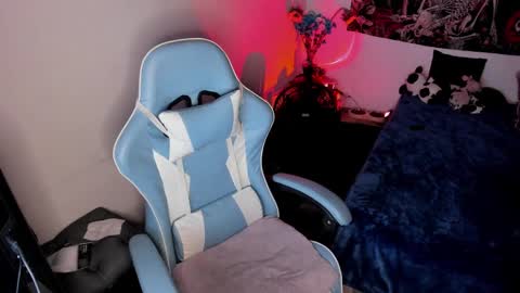 Nicol independent model online show from February 7, 2025, 12:42 am