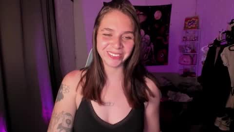 Nicol independent model online show from September 14, 2025, 11:37 pm