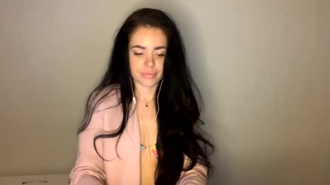 Nicole online show from April 27, 2026, 6:28 pm