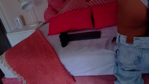 N I C O L E T  online show from November 18, 2025, 7:29 pm