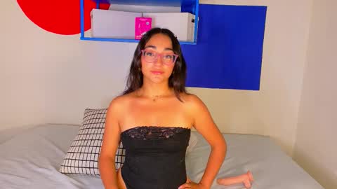 N I C O L E T  online show from December 19, 2025, 12:01 pm