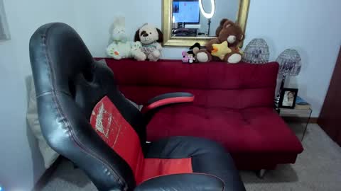 Nicolettcolin  online show from December 9, 2024, 11:24 pm