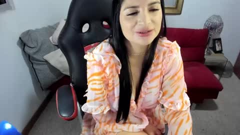 Nicolettcolin  online show from December 30, 2024, 11:38 pm