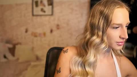 Snapshot of nicolette__shea_ chatting on October 28, 2025, 8:29 am nicolette__shea_ online show from October 28, 2025, 8:29 am