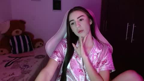 nicoll_28 online show from February 8, 2026, 3:43 am