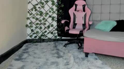 nicolle online show from December 20, 2025, 1:07 pm