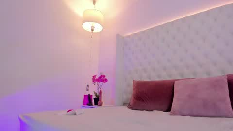 Snapshot of nicolle_sanchezz chatting on June 30, 2026, 11:22 am online show from June 30, 2026, 11:22 am
