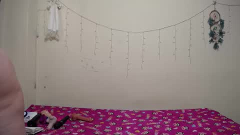 nicolle_sky online show from February 3, 2025, 8:13 pm