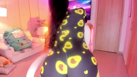 Nicolle  Go to Visit   online show from February 5, 2025, 1:33 pm