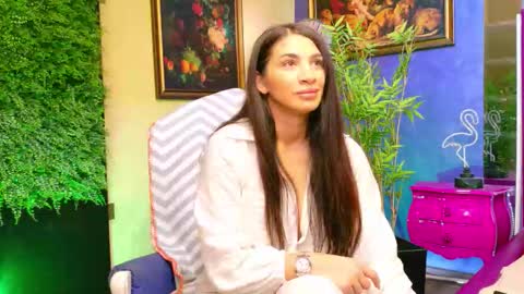 Nicolle online show from September 23, 2025, 10:18 am