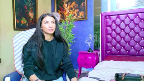 Nicolle online show from September 30, 2025, 12:54 pm