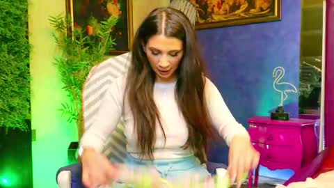 Nicolle online show from October 3, 2025, 5:32 pm