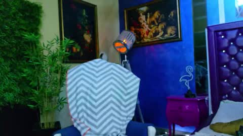 Nicolle online show from October 29, 2025, 8:16 am