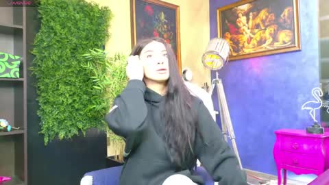 Nicolle online show from April 20, 2026, 9:01 am