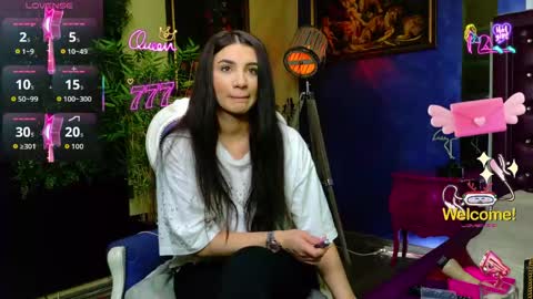 Snapshot of nicollepalmer chatting on May 5, 2026, 8:33 am Nicolle online show from May 5, 2026, 8:33 am