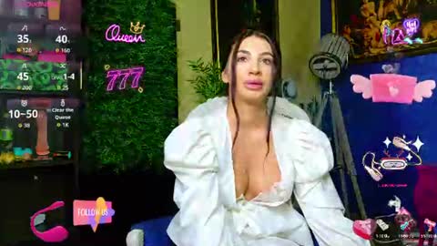 Nicolle online show from July 25, 2026, 8:01 am