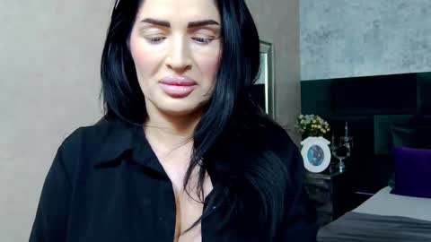 Snapshot of nicollereyn chatting on September 13, 2025, 5:57 pm Nicolle online show from September 13, 2025, 5:57 pm