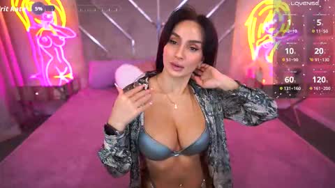 Nicole online show from October 17, 2025, 5:21 am