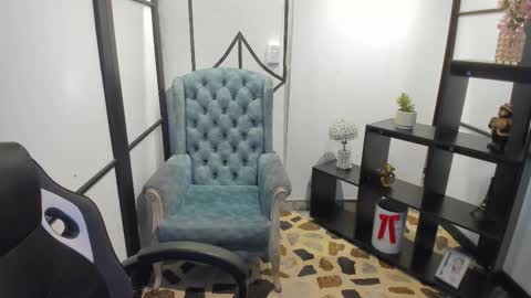 NicolRoss online show from December 19, 2025, 9:44 pm