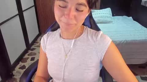 Snapshot of nicolross_ chatting on July 21, 2026, 11:29 pm NicolRoss online show from July 21, 2026, 11:29 pm