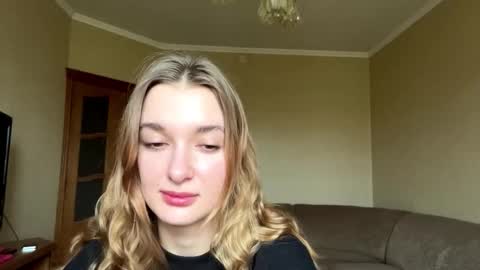 Mila online show from October 7, 2025, 9:28 am