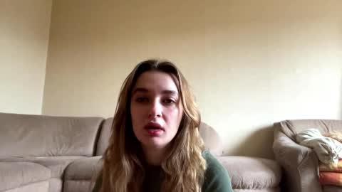 Mila online show from October 16, 2025, 9:32 am