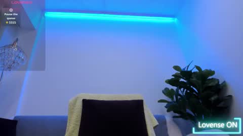 Snapshot of nidia_skye chatting on September 20, 2025, 5:41 am Adine online show from September 20, 2025, 5:41 am