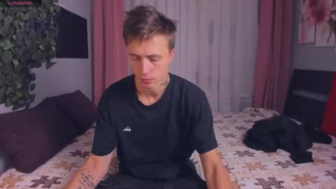 nigelstrikers online show from September 28, 2025, 4:40 am