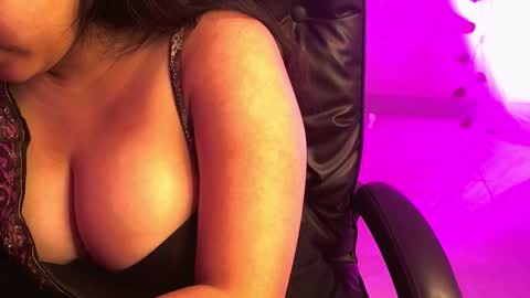 nightqueen107446 online show from February 27, 2026, 2:33 am