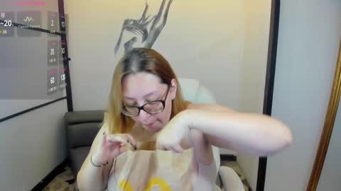 Anni online show from February 25, 2025, 11:11 pm