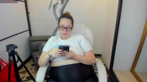 Anni online show from February 26, 2025, 10:20 pm