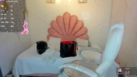 Anni online show from April 19, 2026, 10:34 pm