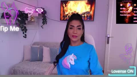Nicolle Bustamante online show from February 9, 2026, 12:42 pm
