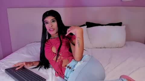 Nicole Leroy online show from April 18, 2026, 8:42 pm