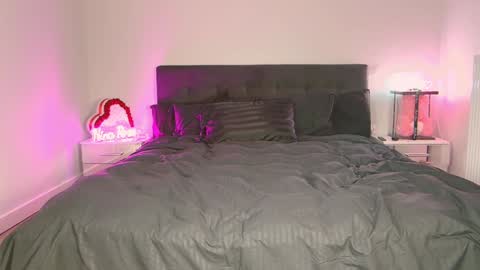 Niinarosee online show from February 8, 2025, 7:27 pm