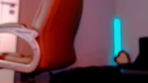 Niinarosee online show from April 7, 2026, 4:51 pm