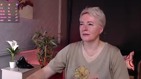 Snapshot of nika_smit chatting on July 12, 2026, 5:20 am Nika online show from July 12, 2026, 5:20 am