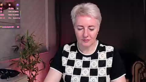 Snapshot of nika_smit chatting on July 17, 2026, 5:58 am Nika online show from July 17, 2026, 5:58 am