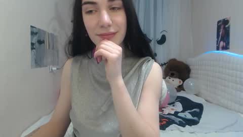 nikastarkk online show from October 15, 2025, 8:03 am