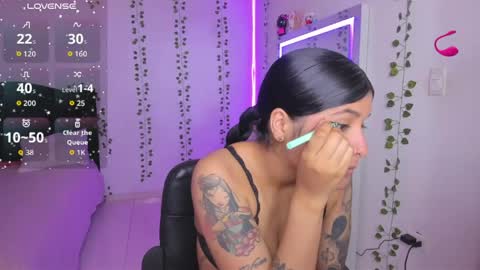Snapshot of nikibryce_ chatting on May 8, 2026, 12:49 am Niki online show from May 8, 2026, 12:49 am