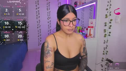 Snapshot of nikibryce_ chatting on May 30, 2026, 5:43 pm Niki online show from May 30, 2026, 5:43 pm