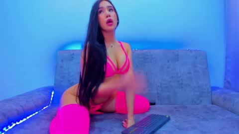 Snapshot of nikii_white chatting on April 15, 2026, 5:14 am nikii_white online show from April 15, 2026, 5:14 am