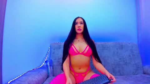 Snapshot of nikii_white chatting on July 10, 2026, 5:01 am nikii_white online show from July 10, 2026, 5:01 am