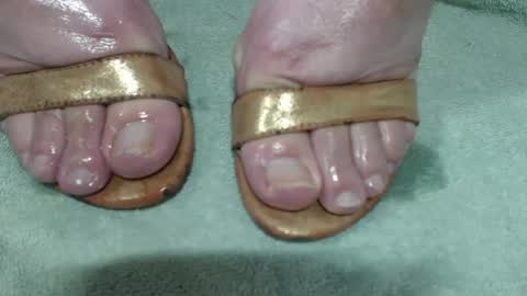 Snapshot of nikisissyfeet chatting on February 3, 2025, 10:43 pm nikisissyfeet online show from February 3, 2025, 10:43 pm