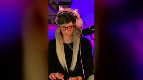 Snapshot of nikki_goldberg chatting on May 13, 2026, 1:19 pm Kitty Chatte online show from May 13, 2026, 1:19 pm