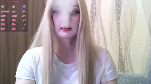 Nikki Roseanna online show from November 28, 2025, 3:14 pm