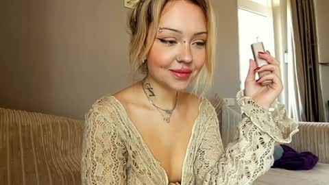 nicolette online show from December 21, 2024, 10:06 am